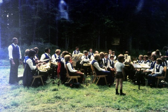 Historie - Musikkameradschaft Hausen o.V.